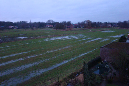 Verzadigd weiland Het Leeg 19 Januari 2011 - zicht op Beemdenstraat