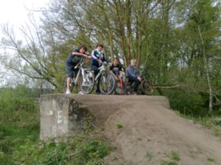 Fietsers op bunker