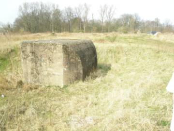 Bunker in open landschap