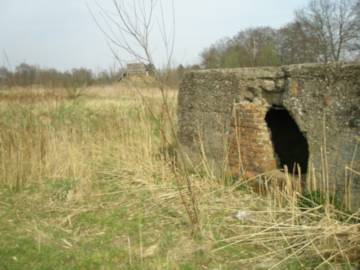 Bunker in open landschap