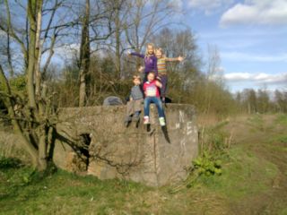 Groepsfoto op bunker